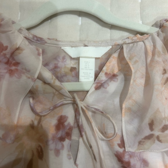 H&M Flounce Collar Blouse Sheer Pink Floral Large L - Picture 7 of 7